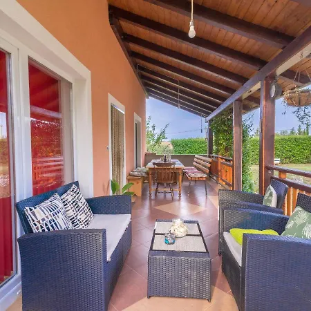 Quaint Holiday In With Garden
