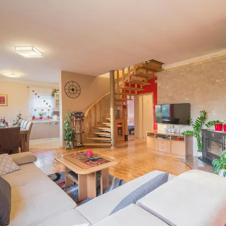 Quaint Holiday In With Garden * Brisevo