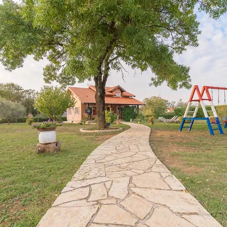 Quaint Holiday In With Garden Holiday home *