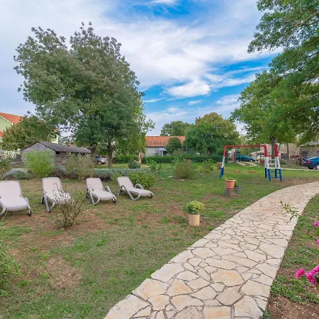 Quaint Holiday In With Garden