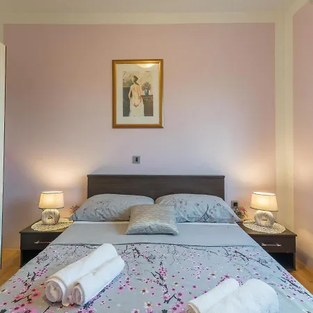 Quaint Holiday In With Garden Holiday home Brisevo